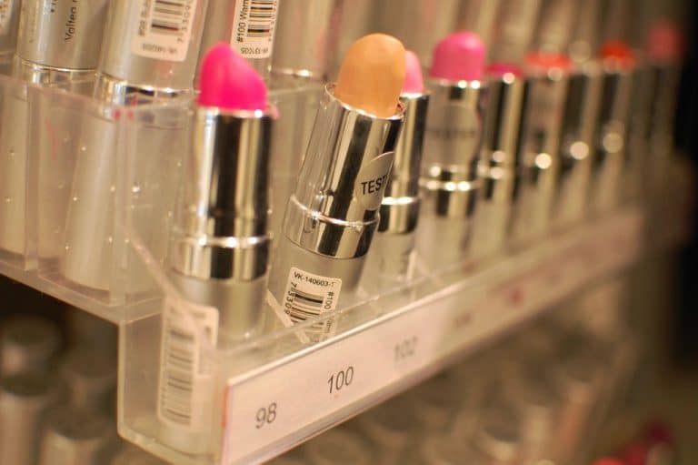 Décrypter les promesses marketing du secteur cosmétique